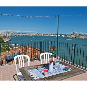https://mimis-loft.hotelinveneto.com